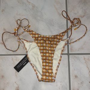 The top didn’t fit, so there was no point of keeping bottoms.